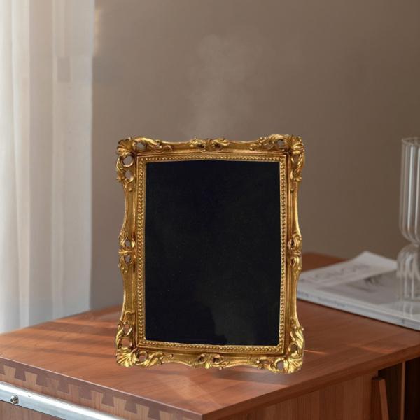 レトロなスタイルの額縁、豪華なアンティークのフォトフレーム、写真の