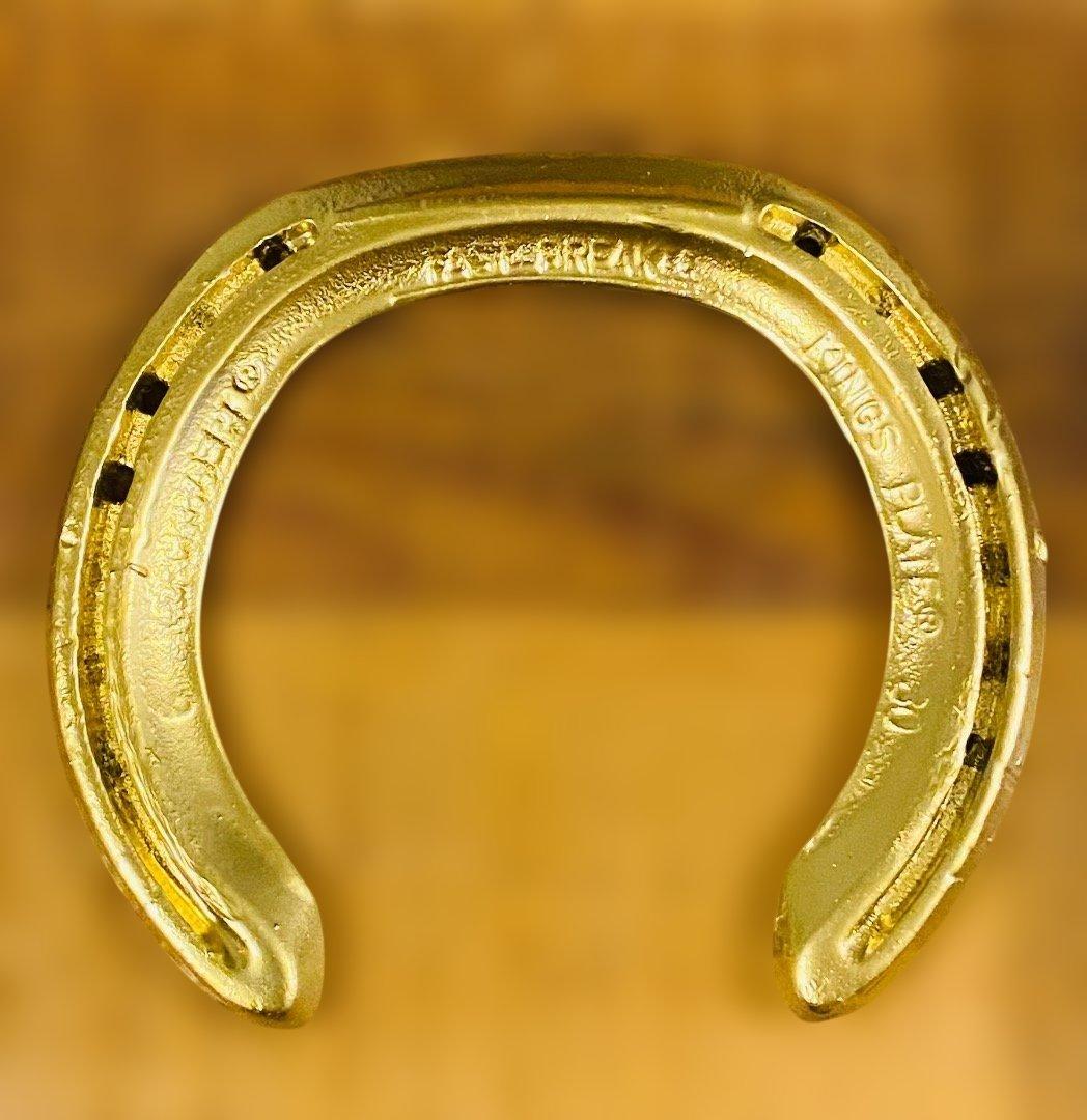 幸運の金の蹄鉄】 - メルカリ