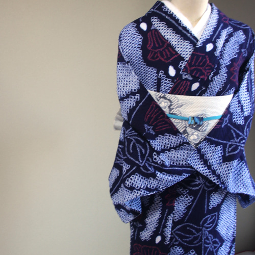 ◇現代 有松鳴海絞 浴衣◇【濃紺朱】すっと伸びる芥子の花が怪しく